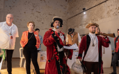 Escape Game Île-de-France - GameTime Évasion : une aventure née d’une passion commune Derrière GameTime Évasion, on retrouve Vincent et Léo, deux passionnés d’animation et de jeux d’énigmes. Leur vision ? Offrir des expériences ludiques et immersives, accessibles à tous, sans les contraintes des escape rooms traditionnelles. Depuis 2019, leur concept n’a cessé d’évoluer pour proposer des scénarios toujours plus captivants et adaptés à divers publics.