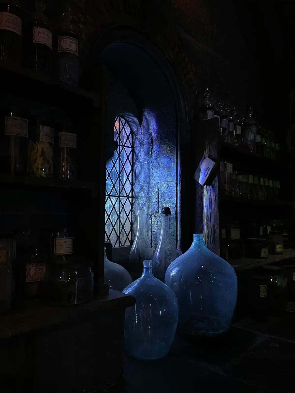 Escape game magie : plongez dans une aventure mystérieuse et immersive</p>
<p>Et si la magie devenait le terrain de jeu idéal pour une aventure pleine d’énigmes et de mystères ?</p>
<p>Cette nouvelle aventure de balade aux énigmes sur la thématique de la magie propose une expérience immersive pensée pour tous les publics. Entre secrets anciens, objets mystérieux et énigmes ensorcelées, les participants devront faire preuve d’observation, de logique et d’esprit d’équipe pour progresser dans leur mission.</p>
<p>Cet escape game magie plonge les joueurs dans un univers captivant où chaque énigme dévoile peu à peu les secrets du monde magique.</p>
<p>Accessible aux enfants comme aux adultes, cette aventure a été imaginée pour animer aussi bien des événements privés que des événements communaux ouverts à un large public.</p>
<p>Une aventure clé en main, immersive, pédagogique et adaptée à tous les publics, qui transforme n'importe quel événement en véritable défi collectif !